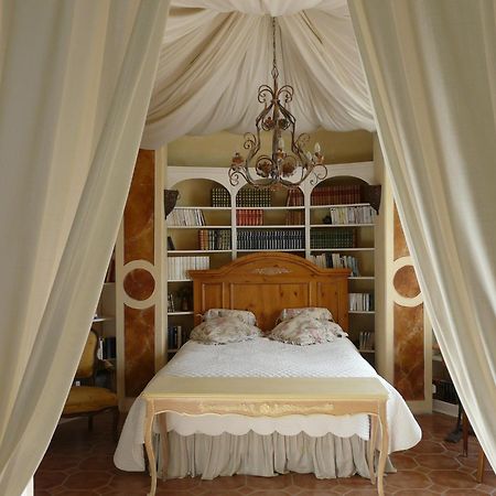 Chateau De La Comtesse Saint-Martin-Petit Екстериор снимка