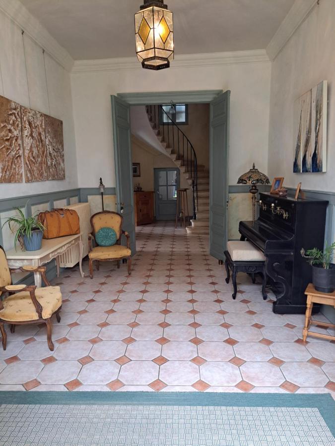 Chateau De La Comtesse Saint-Martin-Petit Екстериор снимка