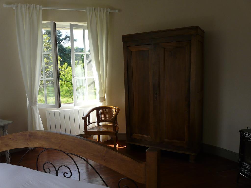 Chateau De La Comtesse Saint-Martin-Petit Екстериор снимка