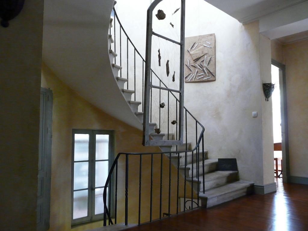 Chateau De La Comtesse Saint-Martin-Petit Екстериор снимка