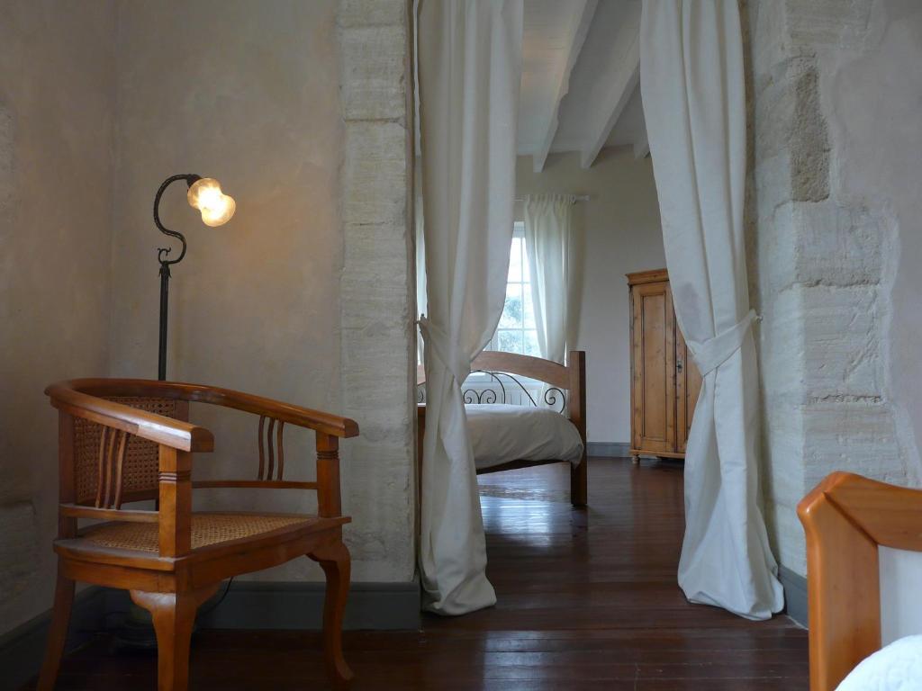 Chateau De La Comtesse Saint-Martin-Petit Стая снимка