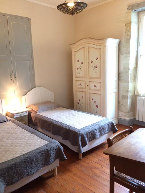 Chateau De La Comtesse Saint-Martin-Petit Екстериор снимка
